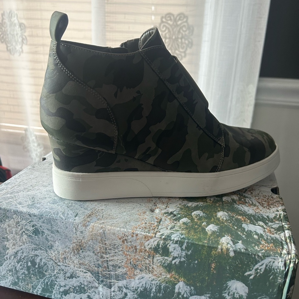 Wedge Sneakers - Picture 4 of 6